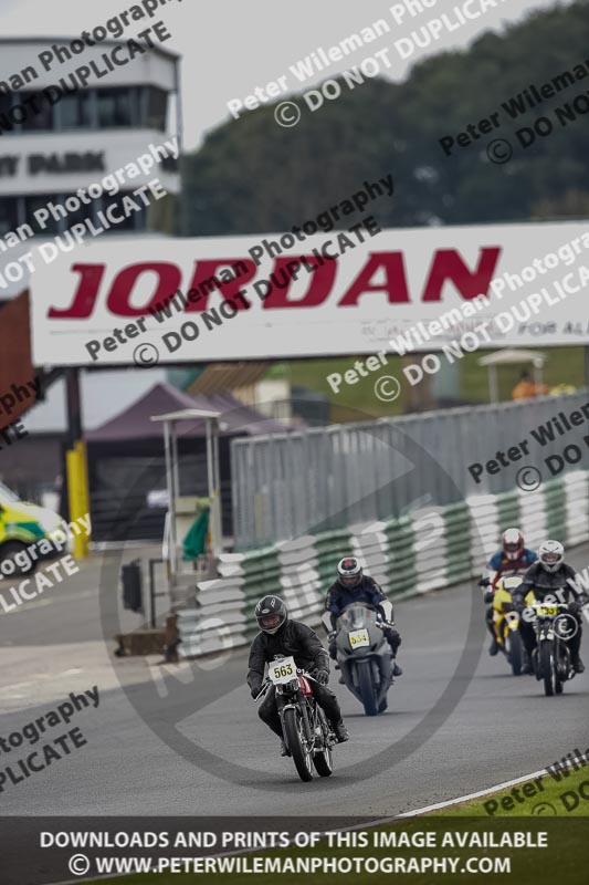 Vintage motorcycle club;eventdigitalimages;mallory park;mallory park trackday photographs;no limits trackdays;peter wileman photography;trackday digital images;trackday photos;vmcc festival 1000 bikes photographs